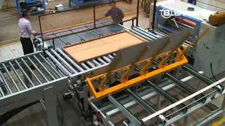 Semi-automatic line for assembling honeycomb doors