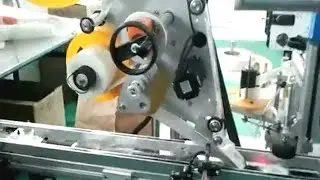 fully automatic sticker labeling machine for caps top stamp labeller etiquetadora de sellos