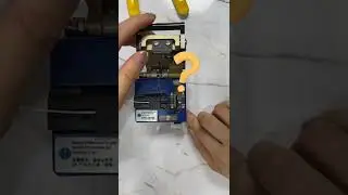How to adjust the height of the fiber optic cleaver?