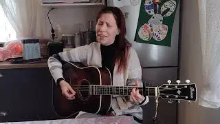 Marianne Cygnel laulaa laulun Voitto saatu on !