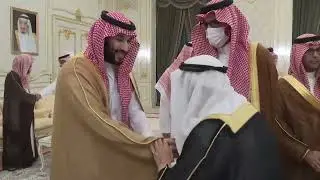 سمو ⁧‫#ولي_العهد‬⁩ يستقبل في المدينة المنورة أصحاب الفضيلة العلماء والمعالي، وجمعاً من المواطنين