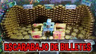 Hay una cantidad INCREIBLE de Billetes En Medio