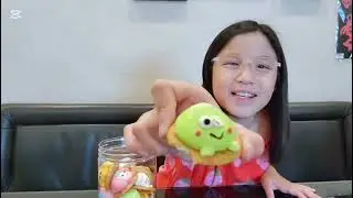 Rachel reviews Sanrio meringue cookies