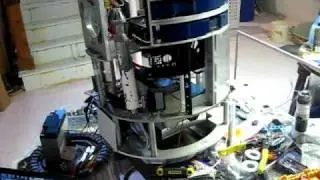 Рука процессора R2-D2 движется вверх и вниз!
