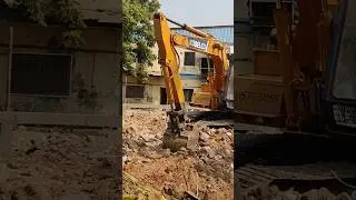 KOBELOCO excavator working on going #kobelco #music #beats #shortvideo #chinese #construction