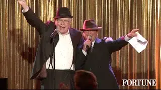 Warren Buffett sings Sinatra to 400 women | Fortune MPW