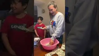 BLINDFOLDED MONEY-SCRAPPING DURING CHRISTMAS IN AMERICA