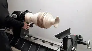 Segmented vase turning on Robust lathe