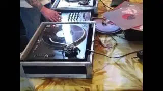 Old school vinyl beat mixing