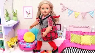 Doll prepares for school! Play Dolls morning routine