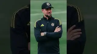 Devin &Ouml;zek, Stuttgart'ın teknik direkt&ouml;r&uuml; Sebastian Hoeness'i başkana sundu.  #shots