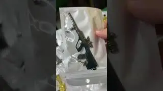 Golden M16 vs AUG