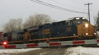 Tier 4 Unit Leads Fast CSX Stack Train
