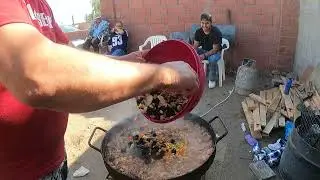 Preparando una machaca de mantarraya en Camalu Baja California