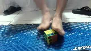 Yu-Huan Huang 腳解練習 2013/4/01 Rubik's cube with feet