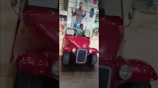 May malaking bangka sa mall