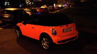 Luxus-Mini-Cabriolet mit Blaulicht schneller geht's nicht  - Platz da!