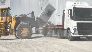 Volvo L330E loading Truck Volvo
