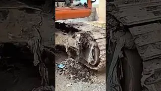 Tips for clearing mud from excavator chains