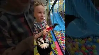 Коля пошел на день рождения друга