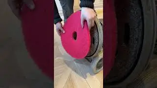 Stark verschmutztes Tafelparkett im Hotel Sacher Wien abschleifen und mit Naturöl einlassen 🥰