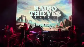 Radio Thieves - Beds are Burning (live)