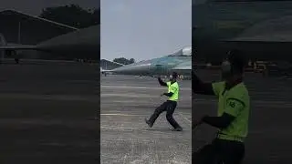 Marshaller TNI AU #tniindonesia #tni #kopasgat #marshaller #f16