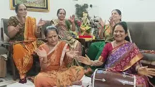  🌺આજે વનરાવનમાં વાંસળી વાગી ગઇ રે 🌺રમૂજી ભજન🌺🌻ભજન લખેલું છે🌹રાધા મંડળ🌷વડોદરા🌺