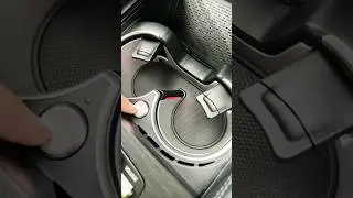 GLE 450 2025 hot and cold cup holders feature Mercedes Benz