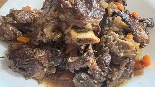 Мясоед, кето-диета, семейный и невероятно вкусный &mdash; тушёные в горшочке короткие говяжьи рёбрышки