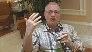 Raymond Aaron romances at Tranformational Leadership Council