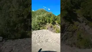 ⛰️ Опасная дорога в Ушгули #roadtrip #traveling #watsapp #attention #road #georgia #svaneti #river