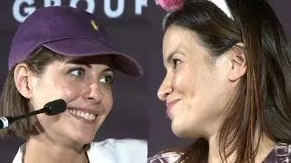 Willa Holland & Katrina Law Get Flirty At Comic Con