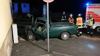 Frontal gegen Hauswand: 30-Jähriger bei Unfall in Gudensberg gestorben