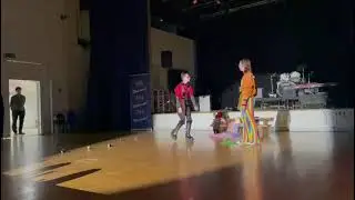 A show for some school kids! [Bubbles, Puppet's Apprentice!] (@harlequin-grim hope you enjoy!)