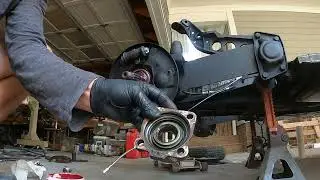 1961 VW Beetle (65 Pan) - Rear Hubs, Plates and Brakes - 047