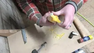 Cleaning a glue roller