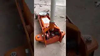Floor jack won&rsquo;t come down or handle not tightening