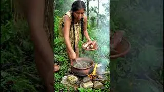 Cooking Forest Snails & Roasted Cassava on a Misty Hillside