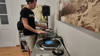 HOUSE MUSIC mixata in vinile