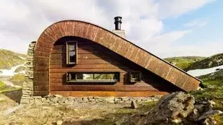 Tiny isolated cabin in Norway is only accessible by foot or horse