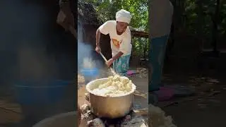 Young African Girl Cooking Ugali for the Whole Village. #shortsfeed #VillageLife #TraditionalCooking