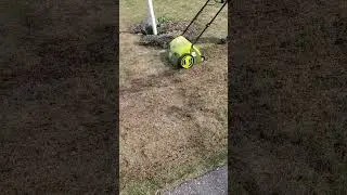 Scarificateur sunjoe, si facile. Je l'utilise pour d&eacute;chaumer et pour sursemer.