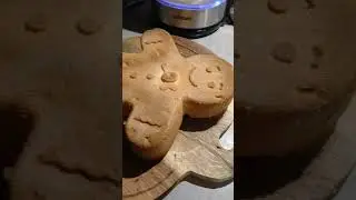 I'm making a big gingerbread #gingerbread  #christmas #cooking 🥧