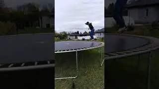Skakani na trampoline (1)