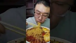 Eat Braised Pig's Feet, Tiger Skin Pig's Trotters, Spicy and Sour Egg Noodles