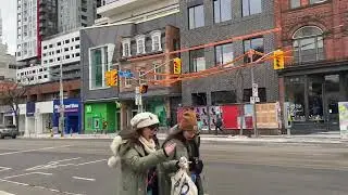 Перекресток с смещением на улице Куин-стрит-Уэст