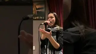 A Ele a gl&oacute;ria - Gabriela Rocha #shorts #gabrielarocha #aeleagloria #cover #gospel
