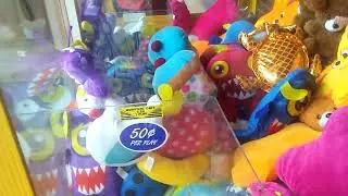 ROUTE 66 CLAW MACHINE@PIZZA HUT CLAW STARTED GETTING WEAK ON ME