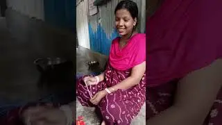 মা আর মাসি মিলে গিফট নিয়ে বসে গেছে 😄
